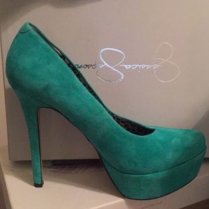 Jessica Simpson platform pump